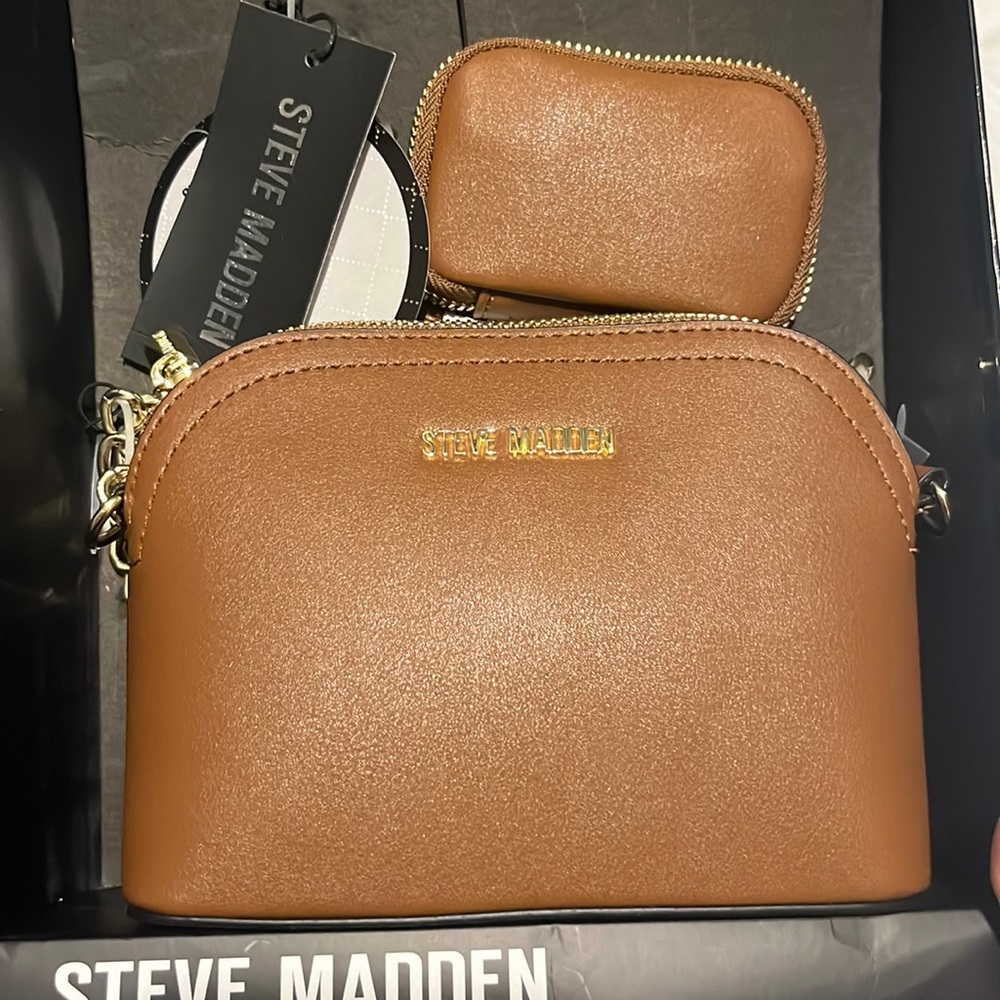Steve Madden Brown Small Purse and Matching Ear Bud Case!